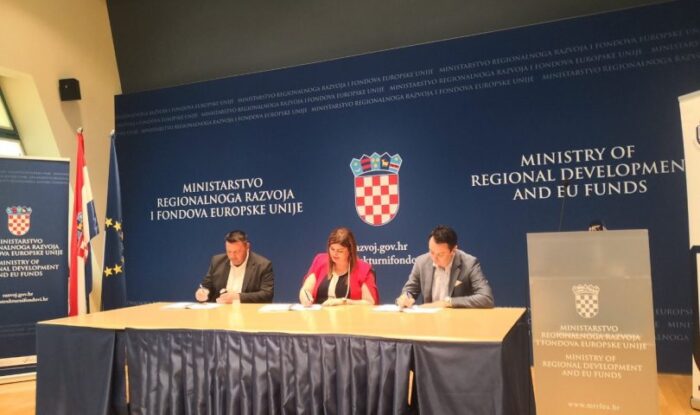 Potpisivanje_kuća-čaja-810×480