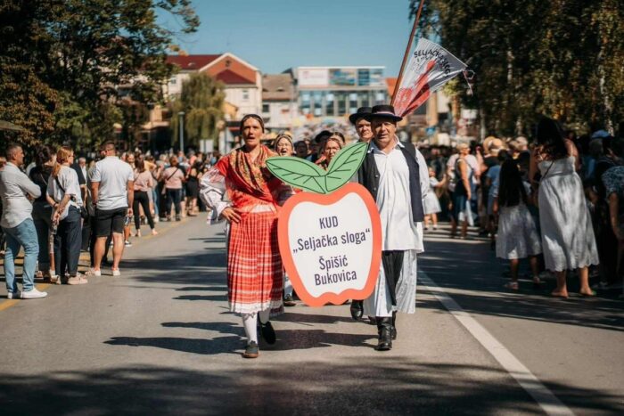 7d6f9685-a4e6-40df-bac1-e5227d6854ae